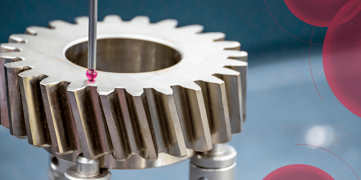 equipos de inspeccion midiendo pieza de maquinado cnc