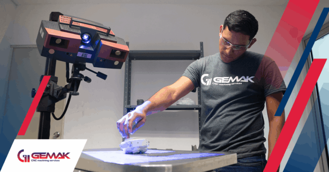 Sistema de escaneo 3D industrial realizando inspección dimensional de componente metálico
