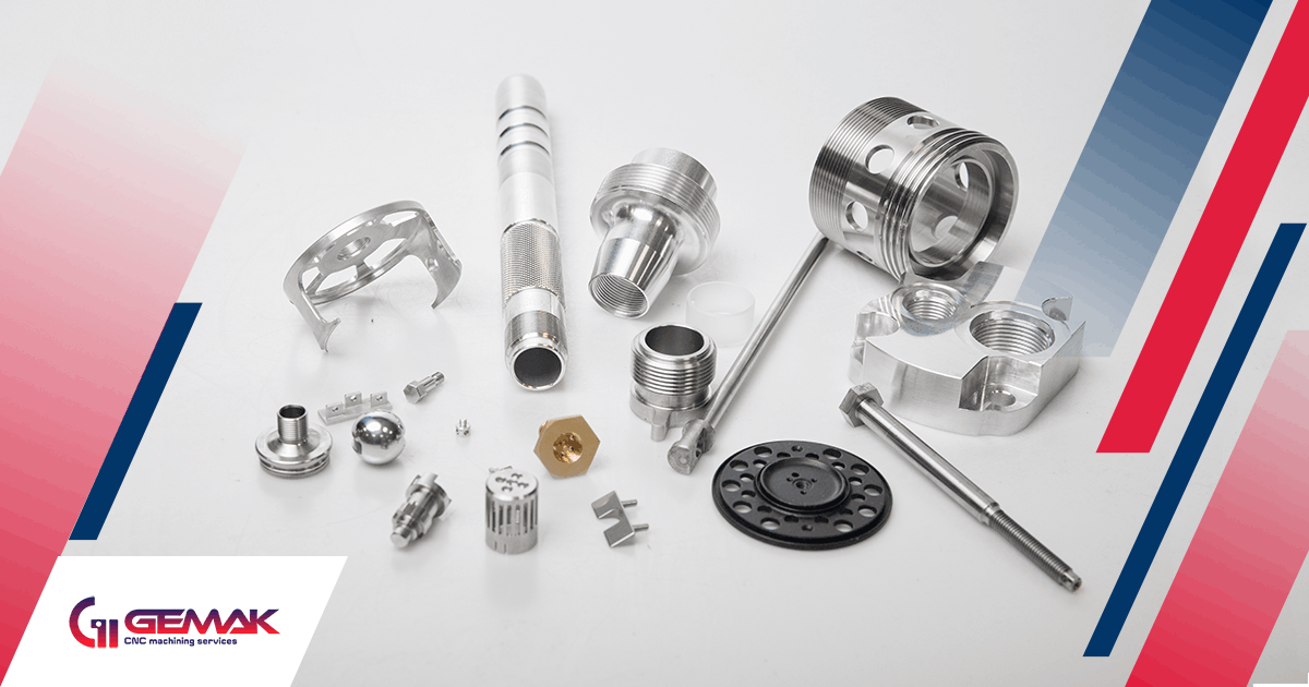 Piezas industriales fabricadas mediante maquinado CNC utilizando distintos materiales metálicos